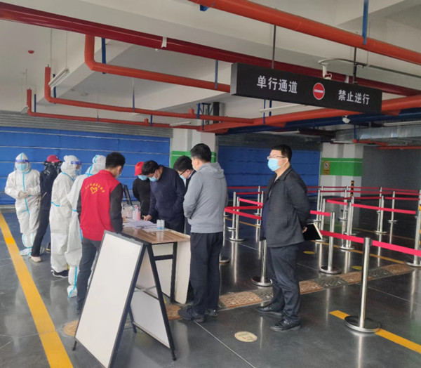 彬州市副市長唐海崗一行蒞臨陜煤建設(shè)咸陽分公司銀西高彬州東前廣場(chǎng)項(xiàng)目進(jìn)行疫情防控檢查指導(dǎo)