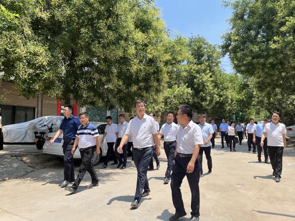 蒲城縣委書記張毅鋒一行深入蒲城縣槐院里歷史文化街區(qū)項目進行視察