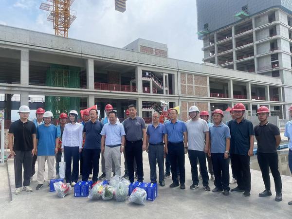 中電科西北集團公司副總經(jīng)理薛敏一行慰問陜煤建設(shè)渭南公司第十一項目部一線職工