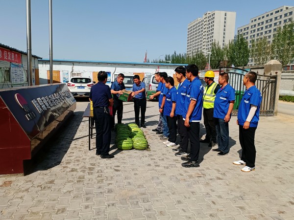 陜煤建設(shè)澄合分公司夏季送清涼進陜北片區(qū)施工現(xiàn)場