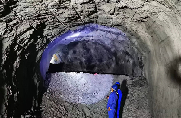 陜煤建設(shè)礦建三公司黑溝主溜井水平車場(chǎng)直巷與彎道段精準(zhǔn)貫通