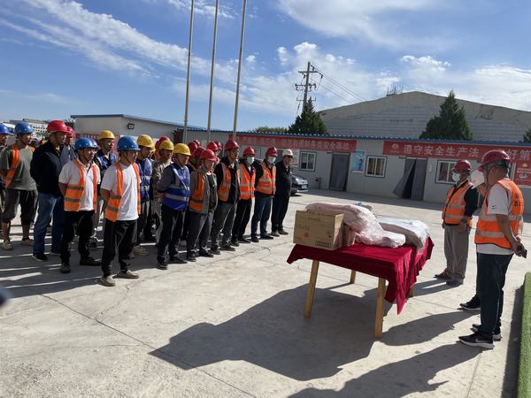 陜煤建設(shè)西北分公司：張掖潤泉瑞苑項(xiàng)目3#、5#、8#住宅樓喜封頂