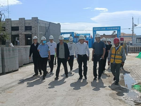 鄂托克旗旗委常委、政府副旗長許瑞峰一行蒞臨陜煤建設(shè)內(nèi)蒙古分公司第二項目部檢查指導(dǎo)工作