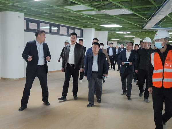 榆林城投集團(tuán)黨委書記、董事長(zhǎng)、總經(jīng)理郝君一行蒞臨北京師范大學(xué)榆林學(xué)校（幼兒園）項(xiàng)目檢查指導(dǎo)工作