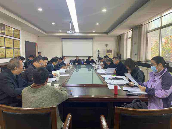 陜煤建設(shè)澄合分公司承建的彬長大佛寺新增生產(chǎn)生活設(shè)施3#、4#職工宿舍及車庫工程順利通過竣工驗收