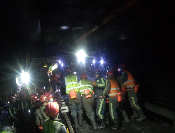 陜煤建設(shè)機(jī)電安裝公司:提前完成膠帶機(jī)延伸安裝更換工程