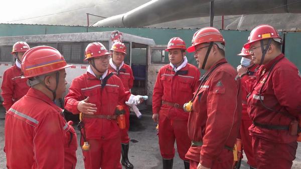 韓城礦業(yè)有限公司總經(jīng)理吳杰前往陜煤建設(shè)礦建二公司第二項(xiàng)目部檢查指導(dǎo)工作