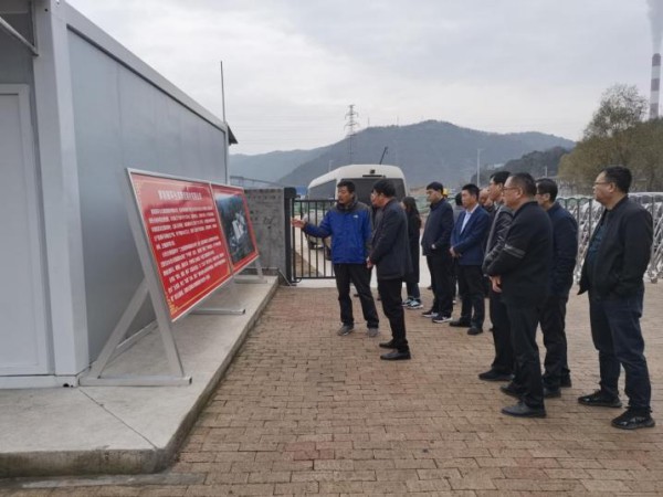 黃陵縣政協(xié)主席朱小虎一行蒞臨黃陵年產(chǎn)40萬(wàn)立方煤矸石制陶粒項(xiàng)目進(jìn)行調(diào)研指導(dǎo)