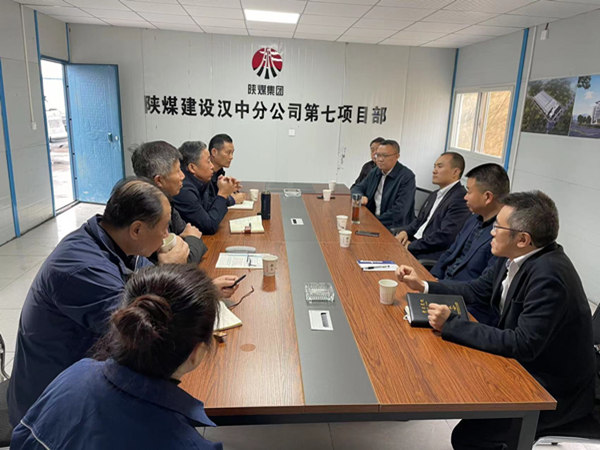 四川省自貢市貢井區(qū)區(qū)委書(shū)記張洪濤對(duì)自貢龐源智能塔機(jī)制造項(xiàng)目督導(dǎo)檢查