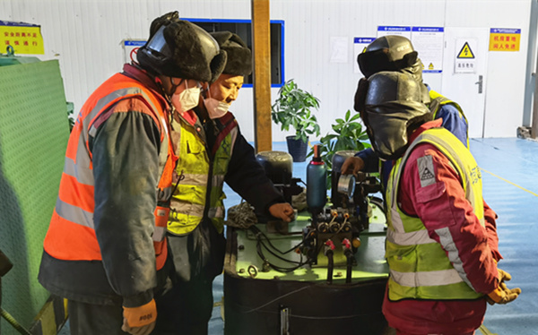 陜煤建設(shè)礦建三公司：緊急搶修！機(jī)電“土專家”上線！