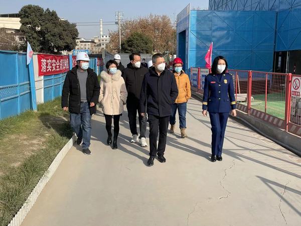 西安市新城區(qū)委常委、副區(qū)長(zhǎng)楊珩蒞臨陜煤建設(shè)新城公司第二項(xiàng)目部檢查指導(dǎo)工作