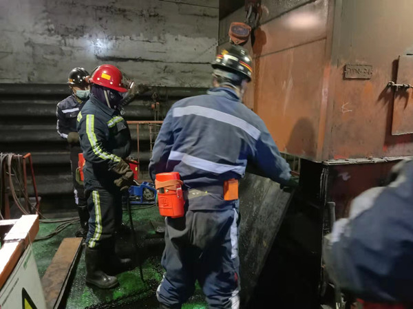 陜煤建設(shè)機(jī)電安裝公司：喜度良宵辭舊歲，元旦工程檢修忙