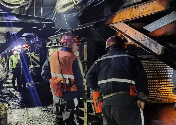 陜煤建設(shè)機(jī)電安裝公司小保當(dāng)項(xiàng)目部：只爭(zhēng)朝夕抓開(kāi)局