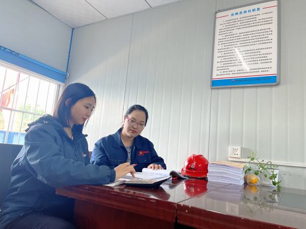 陜煤建設(shè)韓城分公司安裝四項(xiàng)目部：“導(dǎo)師帶徒”傳薪火 共同奮進(jìn)促成長