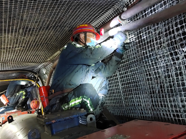 為堅守崗位的機電安裝人點贊！