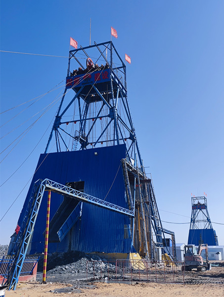 陜煤建設(shè)礦建三公司小保當(dāng)項(xiàng)目部進(jìn)、回風(fēng)立井井筒安全順利到底