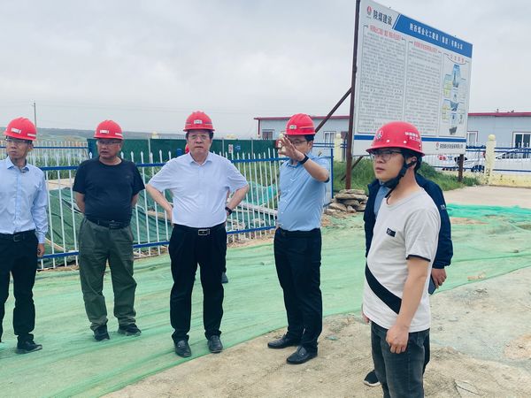 彬長(zhǎng)集團(tuán)黨委書記、董事長(zhǎng)白永明蒞臨陜煤建設(shè)天工公司施工文家坡礦李家溝風(fēng)井檢查指導(dǎo)工作