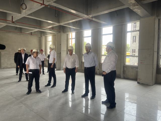 陜西陜煤韓城礦業(yè)有限公司黨委書記、董事長張維新蒞臨陜煤建設(shè)韓城分公司下峪口煤礦調(diào)度指揮綜合辦公樓工程檢查指導(dǎo)工作