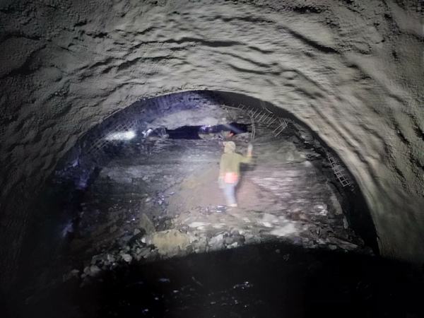 陜煤建設礦建二公司王峰項目部井下巷道順利貫通