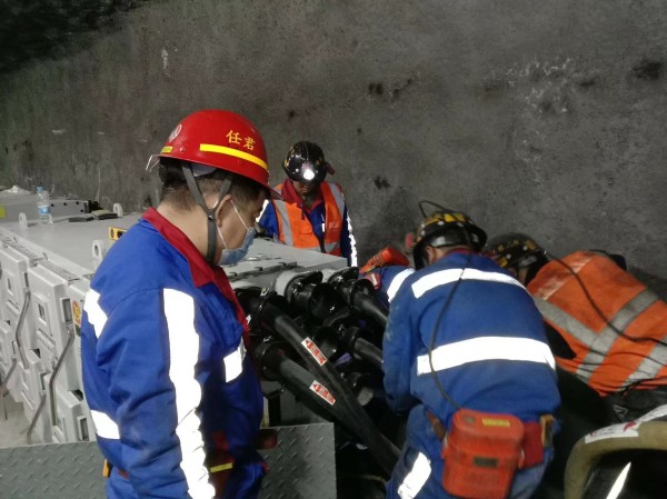 陜煤建設(shè)機(jī)電安裝公司：迎“峰”而上，“暑”你最美