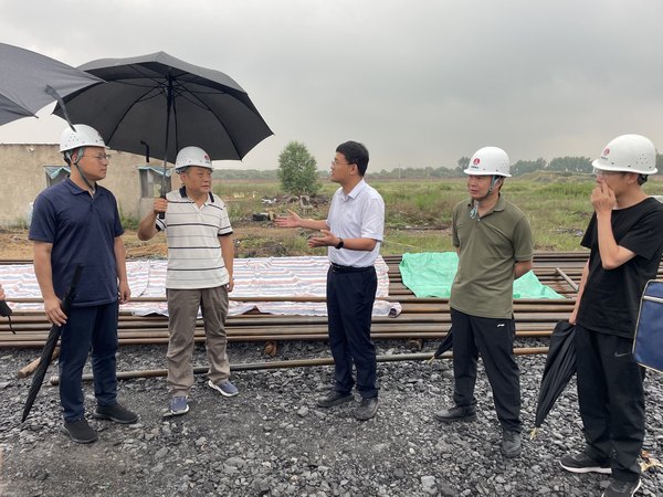 西安鐵路監(jiān)管局、陜西省交通廳檢查組一行蒞臨靖神鐵路孟紅聯(lián)絡線王則灣大橋調研指導工作