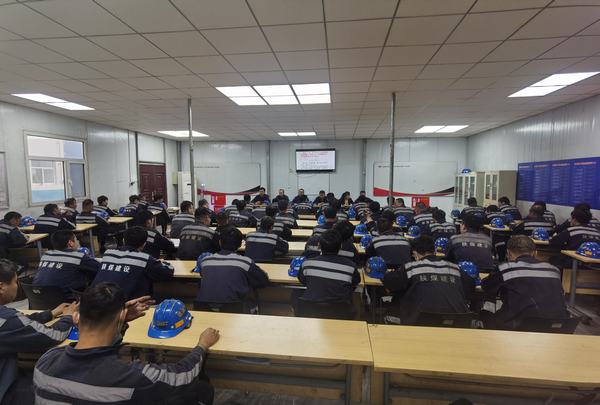 陜煤建設洗選煤運營公司紅柳林洗煤廠項目部：迎戰(zhàn)高溫“烤”驗  筑牢“安全籬笆”