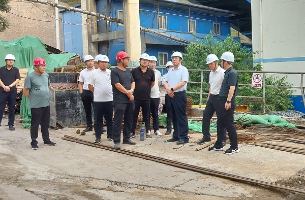 彬長集團黨委書記、董事長白永明一行深入陜煤建設(shè)渭南分公司第三項目部檢查指導(dǎo)