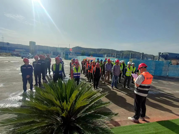 陜煤建設(shè)咸陽(yáng)分公司第八項(xiàng)目部開(kāi)展高處墜落應(yīng)急演練