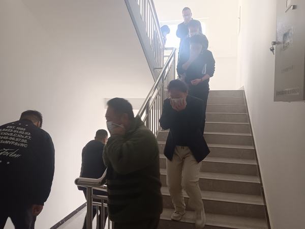 陜煤建設(shè)設(shè)備租賃中心組織開(kāi)展消防應(yīng)急演練活動(dòng)