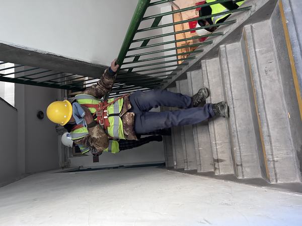 陜煤建設(shè)新城公司第一項(xiàng)目部開(kāi)展火災(zāi)事故應(yīng)急救援演練活動(dòng)