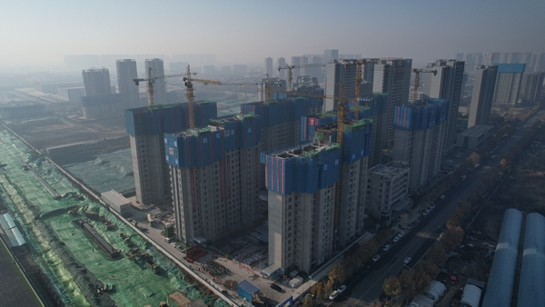 陜煤建設渭南分公司：暖冬時節(jié)喜迎白樺林悅項目主體封頂