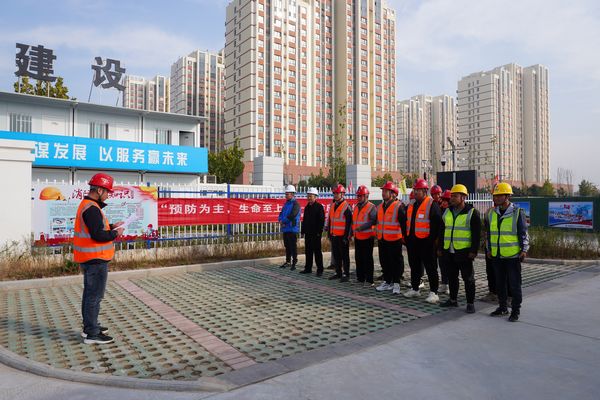 陜煤建設(shè)天工公司土建十一項目部以演促練 防范未“燃”開展消防安全應(yīng)急演練