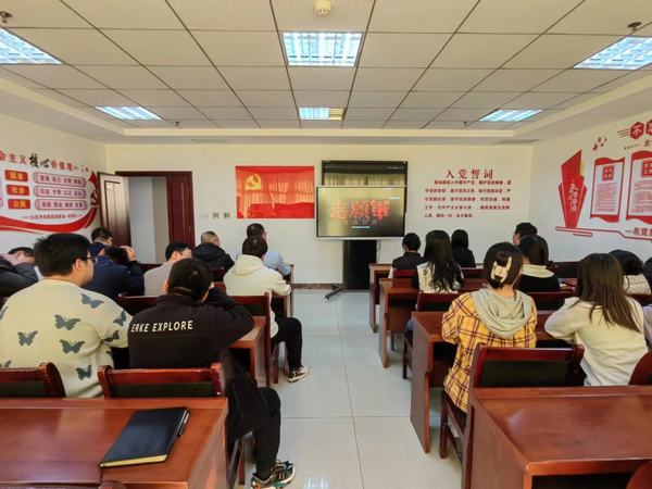 陜煤建設(shè)煤礦運營服務(wù)分公司：組織觀看紅色影片《志愿軍：雄兵出擊》  汲取奮進力量