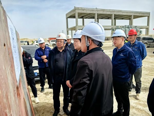 陜煤集團總會計師楊璇蒞臨青海西臺一體化應(yīng)用示范項目檢查指導工作