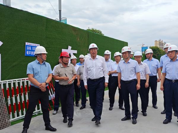 陜煤集團(tuán)黨委副書記、思創(chuàng)高管院執(zhí)行院長張海泉一行蒞臨陜煤建設(shè)天工公司漢陰縣實(shí)驗(yàn)中學(xué)二期項(xiàng)目指導(dǎo)調(diào)研