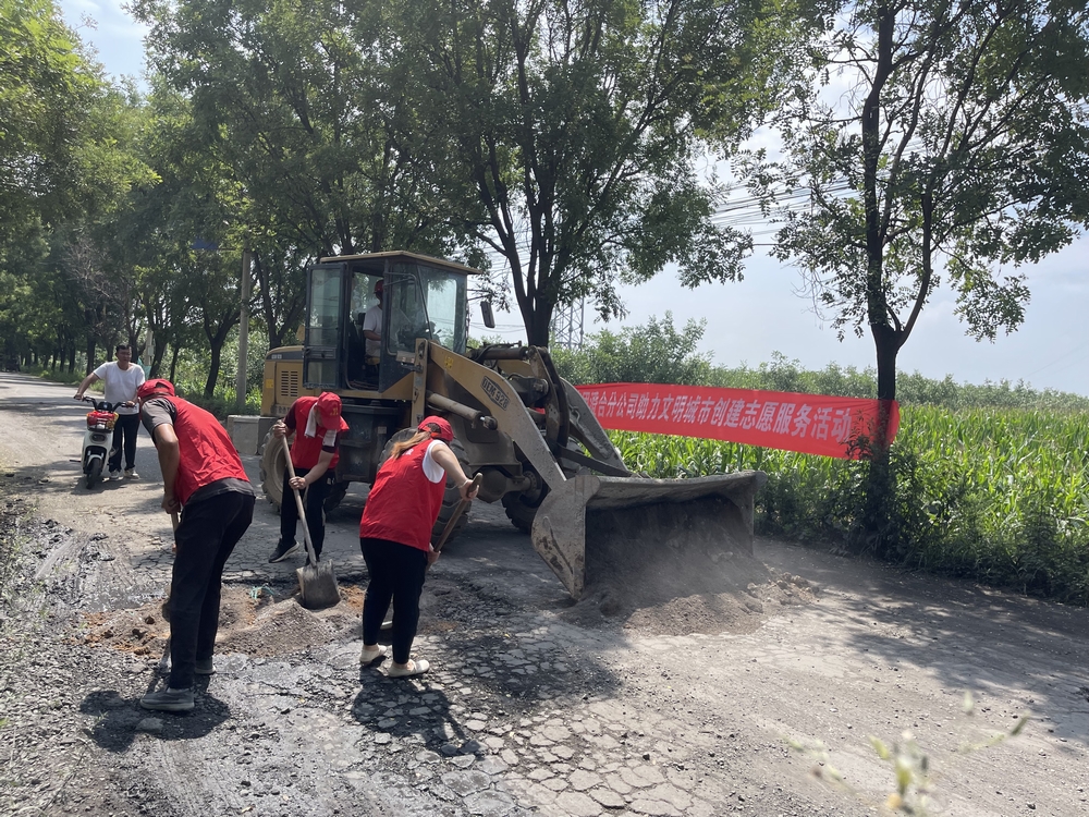 陜煤建設澄合分公司第十五項目部開展“雨后現(xiàn)真情 黨員展風采”志愿服務