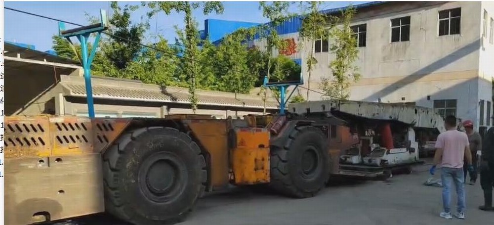 陜煤設(shè)計(jì)研究院：韓城礦業(yè)公司桑樹坪二號(hào)井率先應(yīng)用無(wú)軌膠輪車支架搬運(yùn)車運(yùn)輸，提高工作效率，確保安全生產(chǎn)