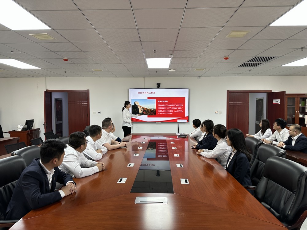 陜煤建設(shè)洗選煤運營公司開展“弘揚憲法精神，維護憲法權(quán)威”國家憲法日主題宣傳活動