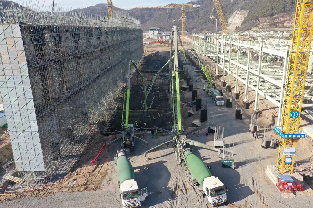 陜煤建設(shè)黃陵電廠項目部：三臺汽車泵，25小時，2830立方米混凝土順利完成澆筑