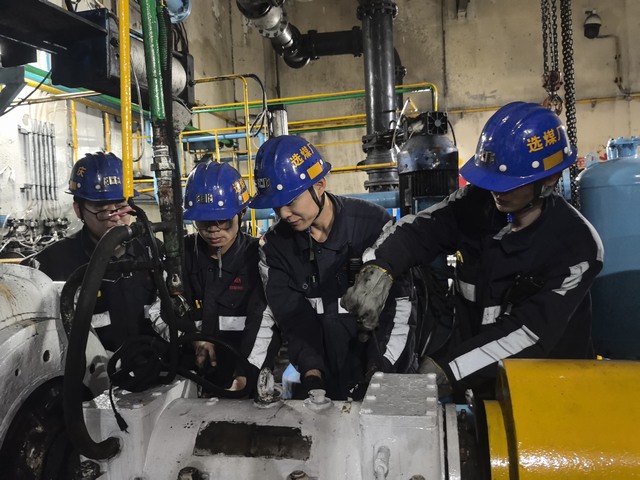 陜煤建設(shè)洗選煤運營公司紅柳林洗煤廠項目部：煙花燦九天  煤裝立在崗