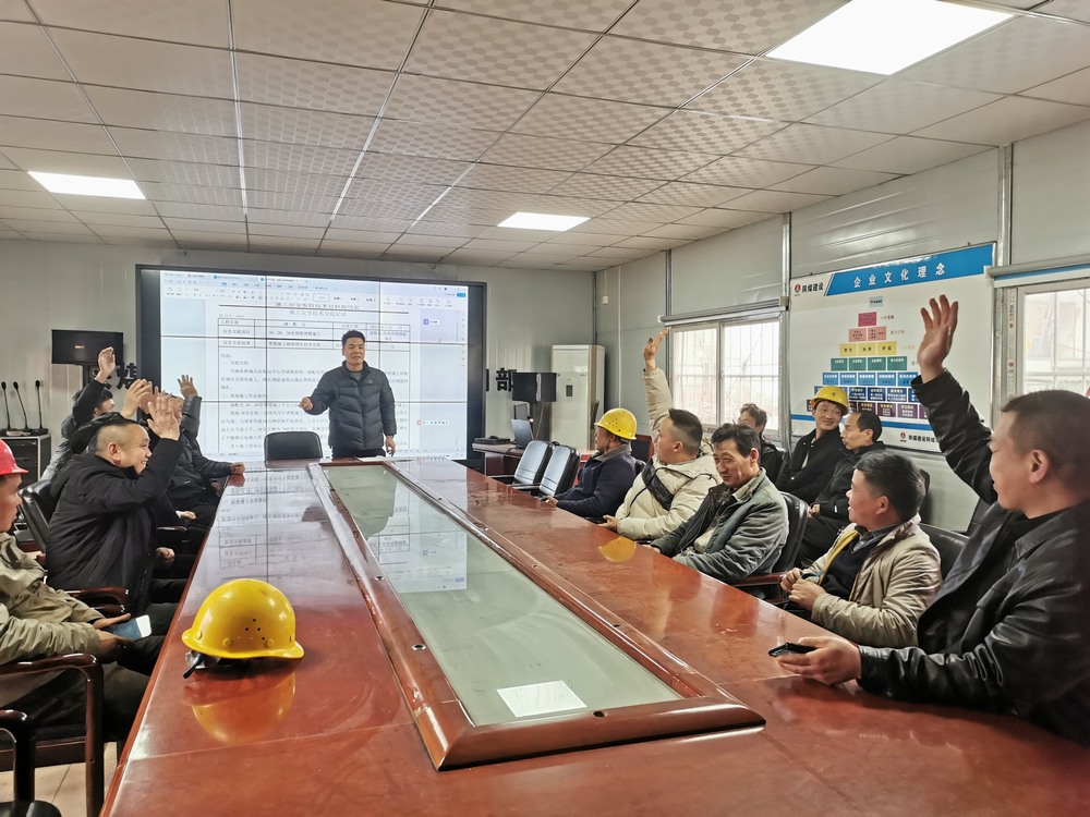 陜煤建設(shè)韓城分公司土建十一項(xiàng)目部：“花樣”班前會(huì)，彈好安全“前奏曲”