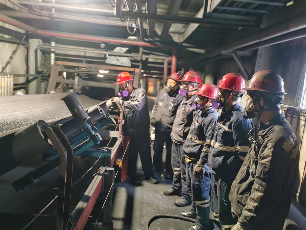 陜煤建設(shè)洗選煤運營公司澄合山陽運營項目部：擰緊班組“安全閥”，奏響生產(chǎn)“交響曲”