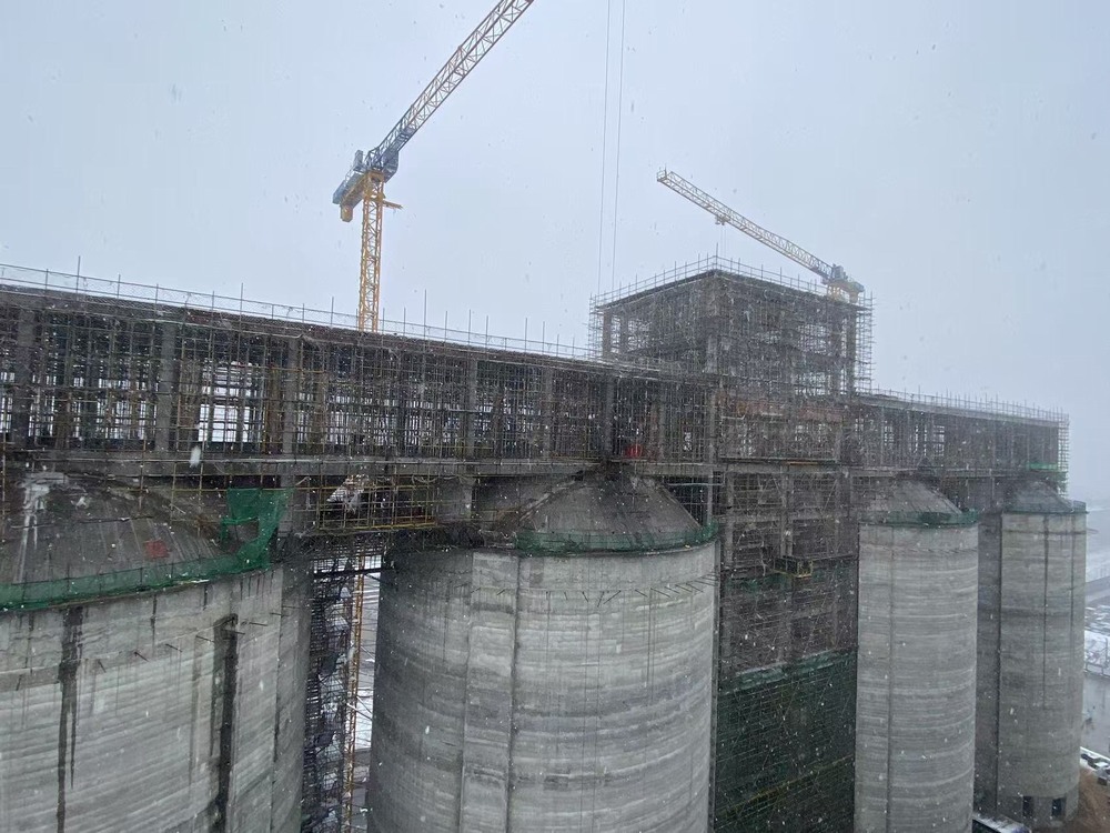 陜煤建設第二直屬項目部：43.8米高空鏖戰(zhàn)，攻克原煤倉施工“硬骨頭”