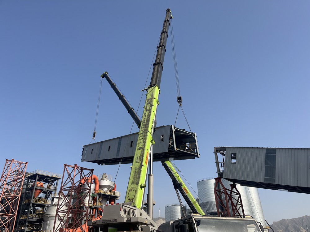 陜煤建設(shè)天工公司土建第二十一項(xiàng)目部：雙機(jī)抬吊破難題，通廊凌空展雄姿