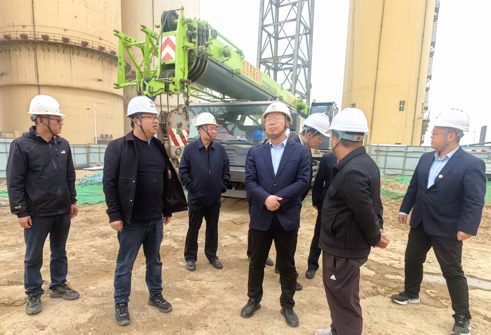 陜西陜煤榆北煤業(yè)有限公司黨委委員、副總經(jīng)理黃永安一行深入天工公司基層項目檢查指導(dǎo)