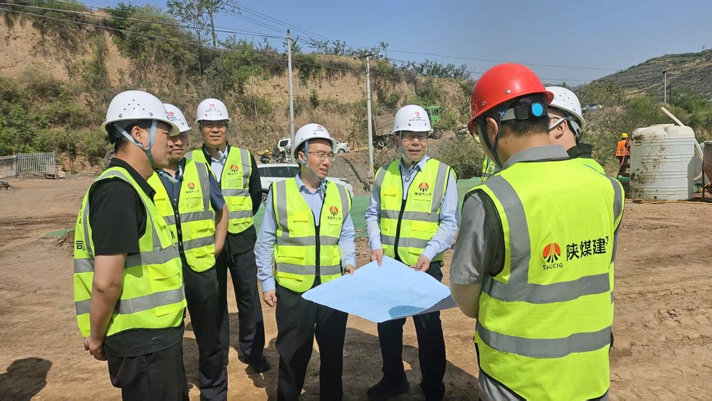 陜西省煤層氣開(kāi)發(fā)利用有限公司董事、總經(jīng)理張世宏一行深入天工公司基層項(xiàng)目檢查指導(dǎo)