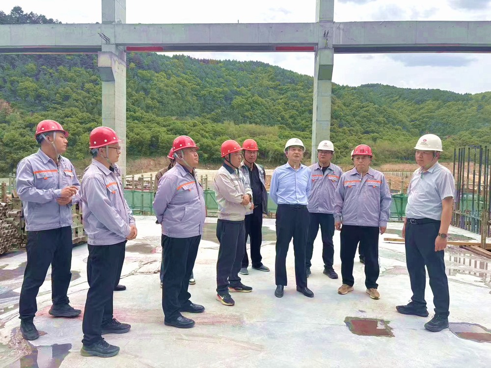 黃陵礦業(yè)集團(tuán)黨委副書(shū)記、總經(jīng)理趙小兵“五一”期間深入天工公司基層項(xiàng)目檢查指導(dǎo)