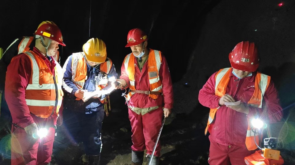 陜煤建設(shè)礦建三公司：請(qǐng)收看！“五一”勞動(dòng)特寫(xiě)