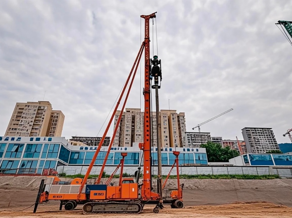 陜煤建設(shè)天工公司土建第二十七項目部：從“施工”到“綠建”，環(huán)保鉆機為浐灞住宅項目注入生態(tài)動能