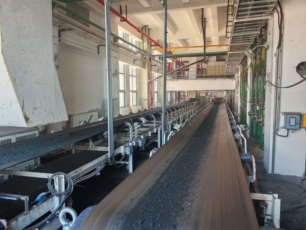 陜煤建設韓城分公司安裝四項目部：王峰煤礦選煤廠帶煤試生產(chǎn)成功，以攻堅之勢鑄就精品工程